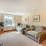 1 Bed In 95118 Ambleside