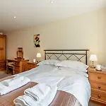 1 Bed In 95118 Ambleside