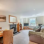 1 Bed In 95118 Ambleside